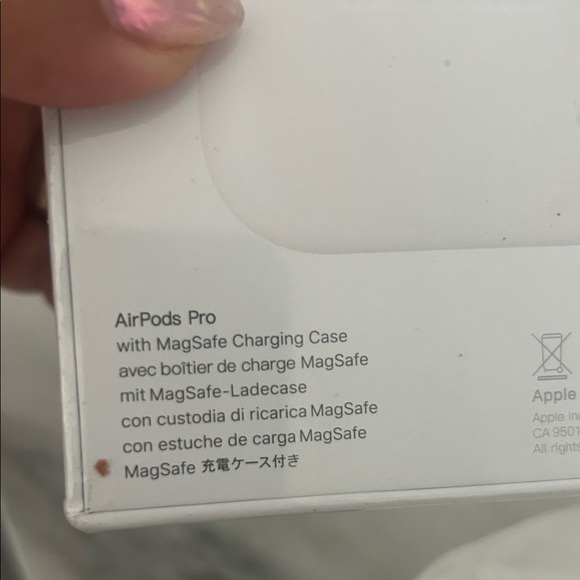 Apple AirPods Pro BRAND NEW in White - Picture 5 of 5